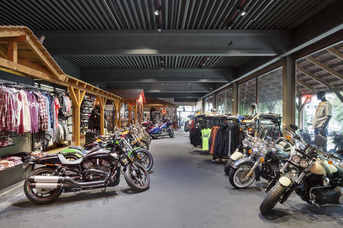Sets the hearts of bikers racing.